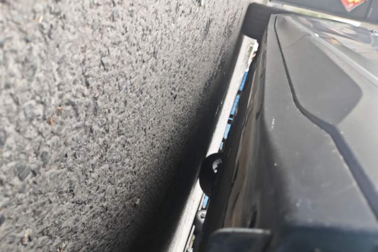 Used Nio EC6 2024 75 kWh Left Side Sill
