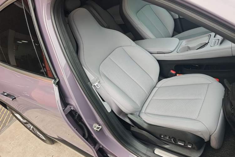 Used Nio EC6 2024 75 kWh Right Front Seat