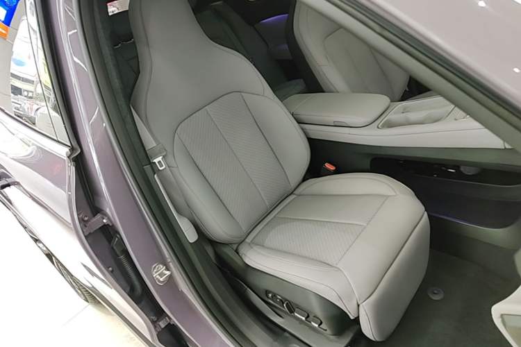 Used Nio EC6 2024 75 kWh Right Front Seat
