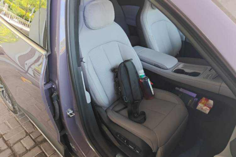 Used Nio EC6 2024 75 kWh Right Front Seat