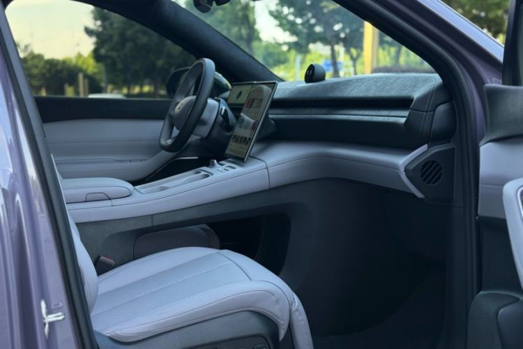 Used Nio EC6 2024 75 kWh Right Front Seat