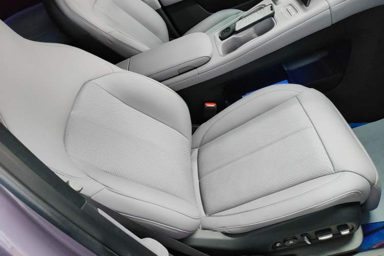 Used Nio EC6 2024 75 kWh Right Front Seat
