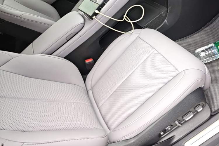 Used Nio EC6 2024 75 kWh Right Front Seat