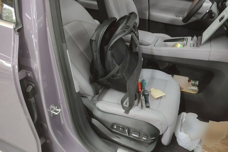 Used Nio EC6 2024 75 kWh Right Front Seat