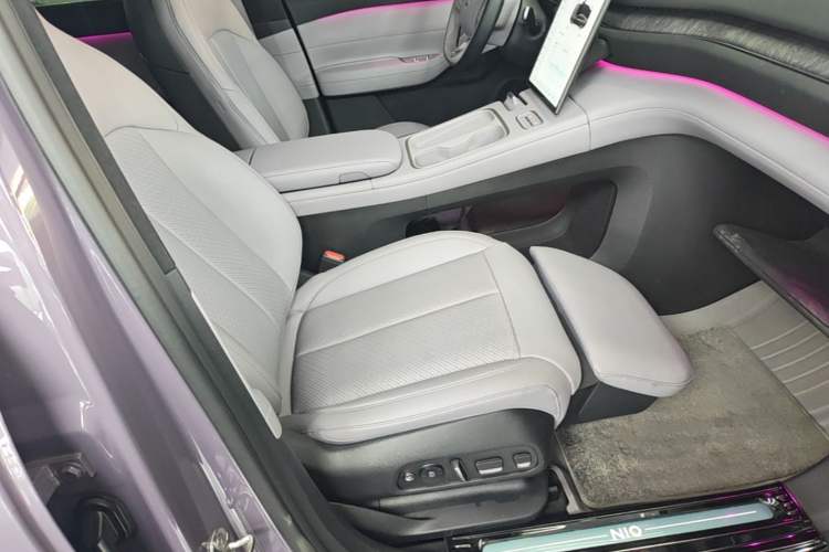 Used Nio EC6 2024 75 kWh Right Front Seat