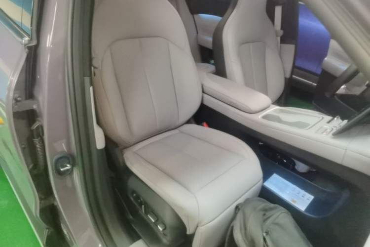 Used Nio EC6 2024 75 kWh Right Front Seat