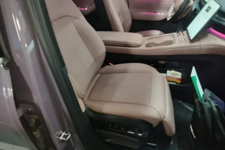 Used Nio EC6 2024 75 kWh Right Front Seat