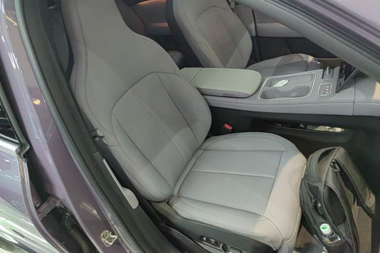 Used Nio EC6 2024 75 kWh Right Front Seat
