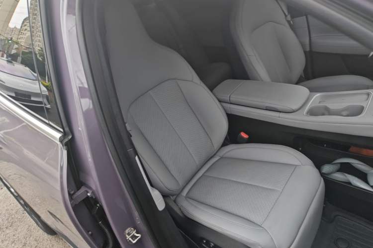 Used Nio EC6 2024 75 kWh Right Front Seat