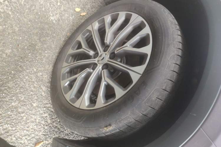 Used Nio EC6 2024 75 kWh Right Front Wheel Hub