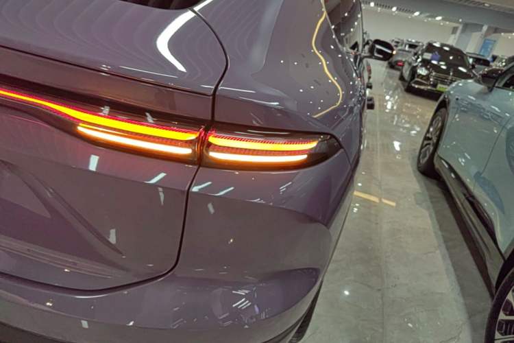 Used Nio EC6 2024 75 kWh Right Rear Taillight