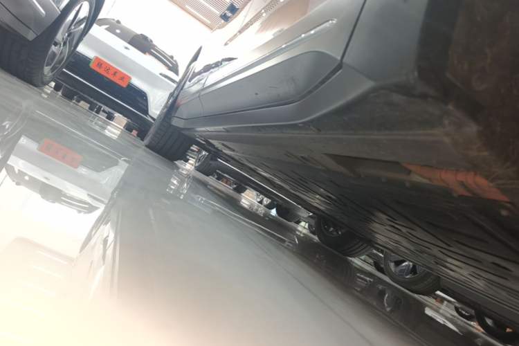 Used Nio EC6 2024 75 kWh Right Side Sill