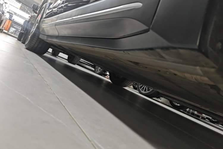 Used Nio EC6 2024 75 kWh Right Side Sill