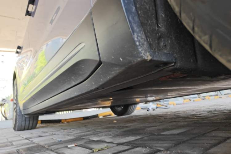 Used Nio EC6 2024 75 kWh Right Side Sill