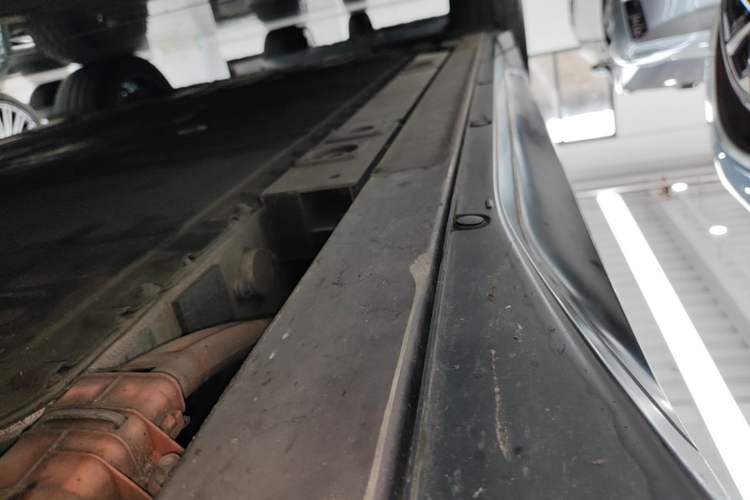 Used Nio EC6 2024 75 kWh Right Side Sill
