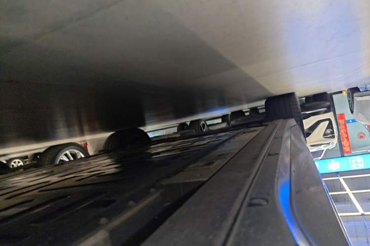 Used Nio EC6 2024 75 kWh Right Side Sill