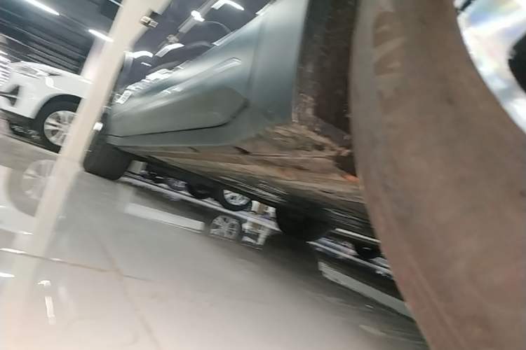 Used Nio EC6 2024 75 kWh Right Side Sill