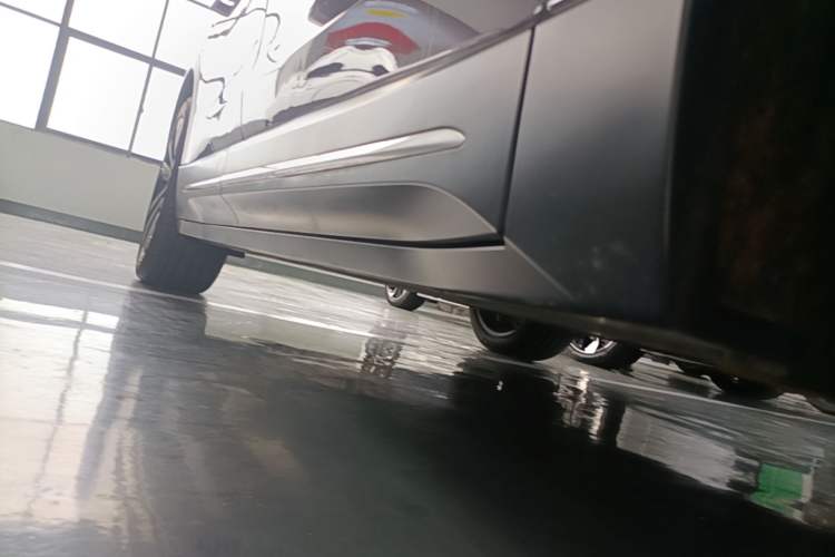 Used Nio EC6 2024 75 kWh Right Side Sill