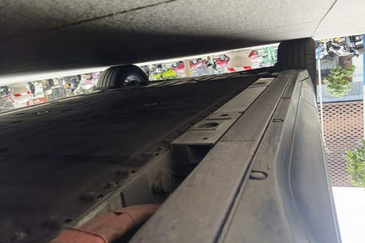 Used Nio EC6 2024 75 kWh Right Side Sill