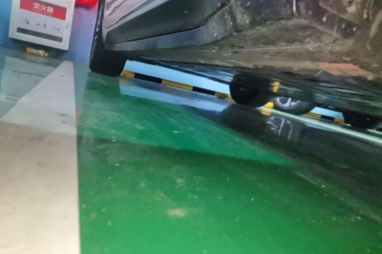 Used Nio EC6 2024 75 kWh Right Side Sill