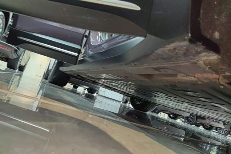 Used Nio EC6 2024 75 kWh Right Side Sill