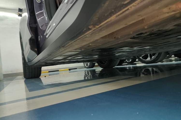 Used Nio EC6 2024 75 kWh Right Side Sill