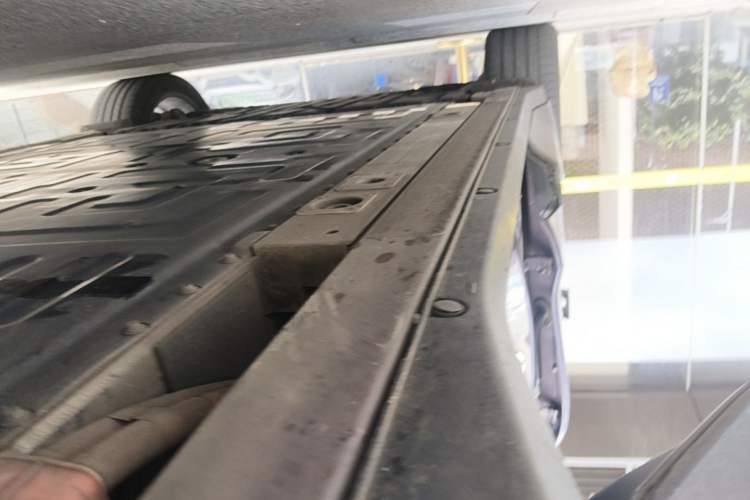 Used Nio EC6 2024 75 kWh Right Side Sill