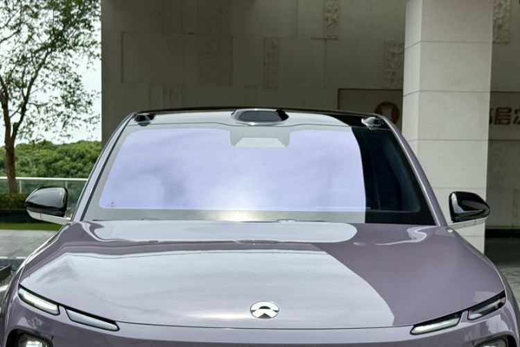 Used Nio EC6 2024 75 kWh Roof