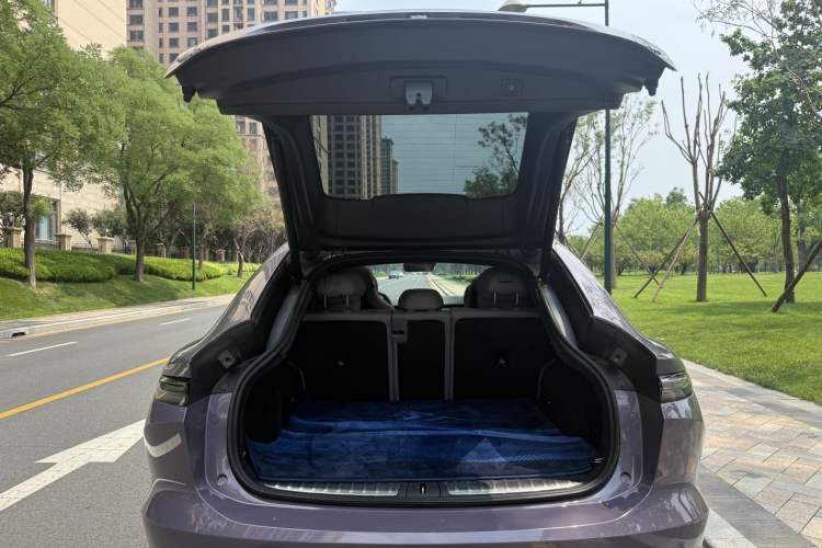 Used Nio EC6 2024 75 kWh Trunk
