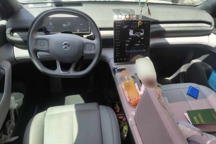 Used Nio EC6 2024 75 kWh Center Console