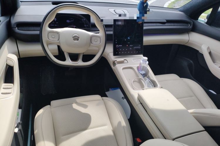 Used Nio EC6 2024 75 kWh Center Console