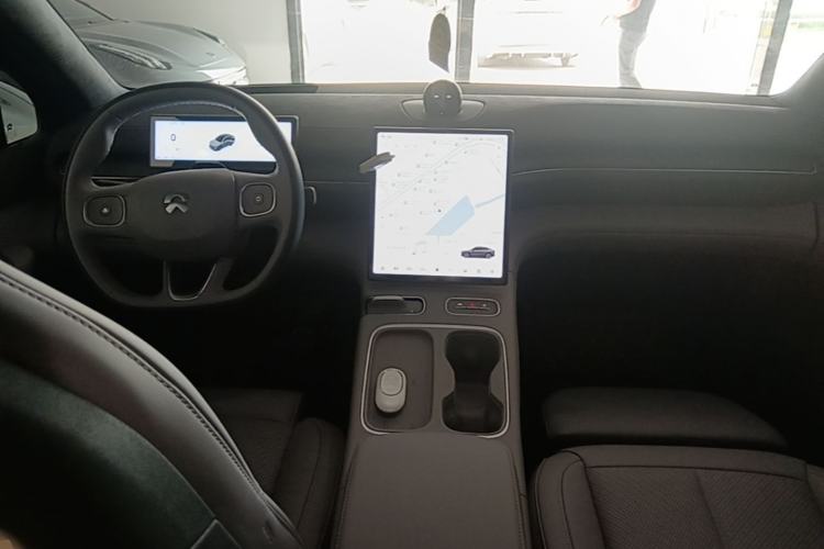Used Nio EC6 2024 75 kWh Center Console