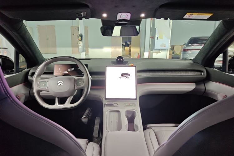 Used Nio EC6 2024 75 kWh Center Console
