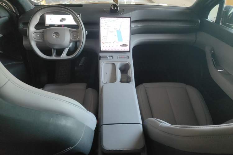 Used Nio EC6 2024 75 kWh Center Console