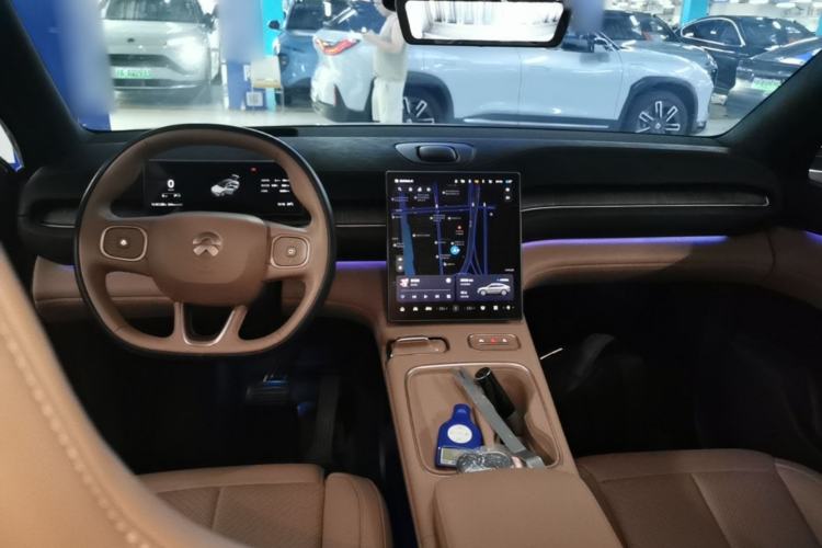 Used Nio EC6 2024 75 kWh Center Console