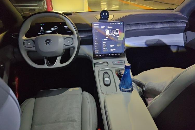 Used Nio EC6 2024 75 kWh Center Console