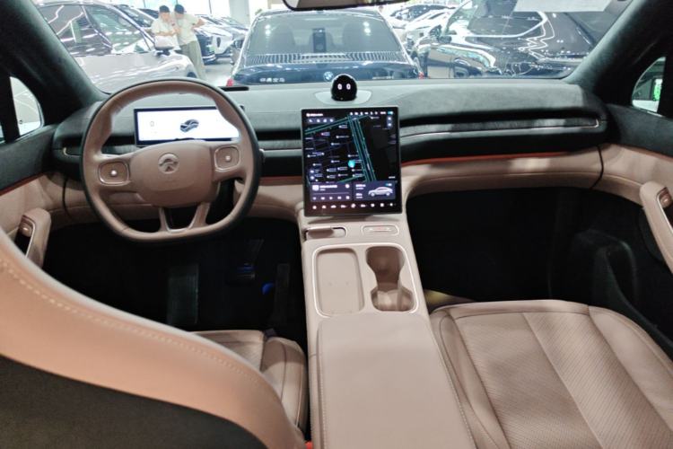 Used Nio EC6 2024 75 kWh Center Console