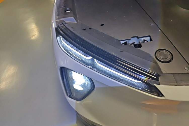 Used Nio EC6 2024 75 kWh Engine Bay Right