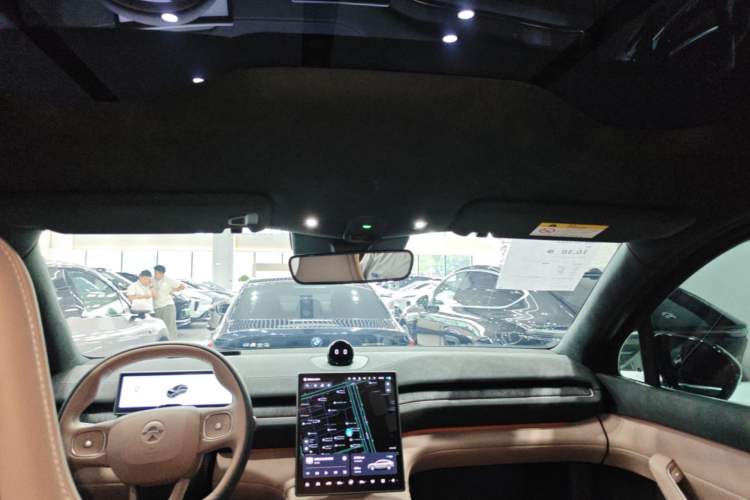 Used Nio EC6 2024 75 kWh Headliner