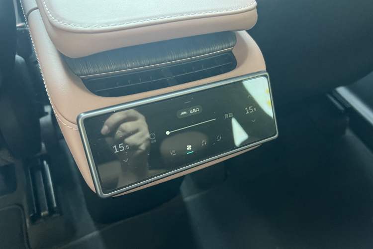 Used Nio EC6 2024 75 kWh Interior 7
