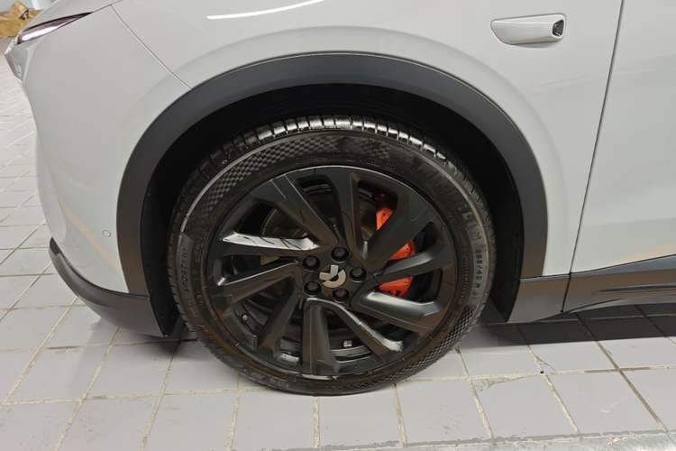 Used Nio EC6 2024 75 kWh Left Front Wheel Hub
