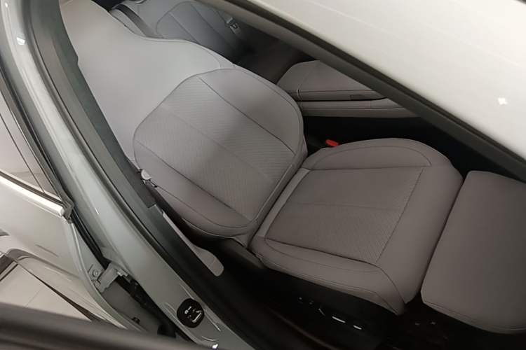 Used Nio EC6 2024 75 kWh Right Front Seat