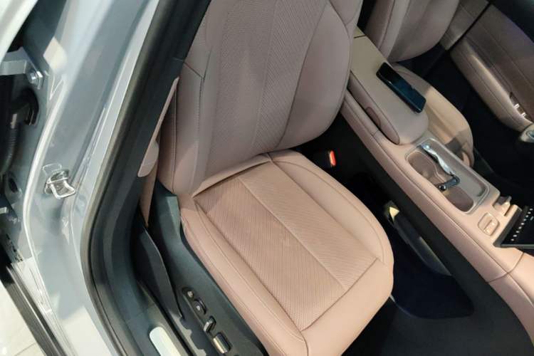 Used Nio EC6 2024 75 kWh Right Front Seat