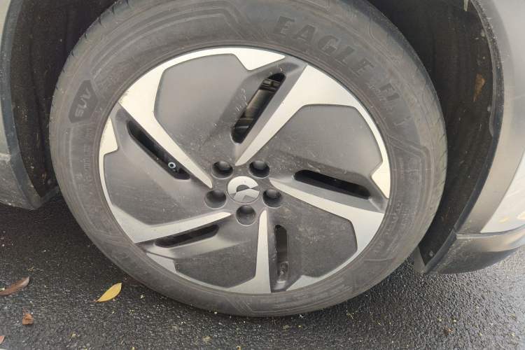 Used Nio EC6 2024 75 kWh Right Front Wheel Hub