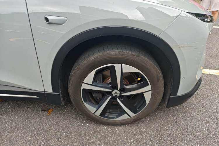 Used Nio EC6 2024 75 kWh Right Front Wheel Hub