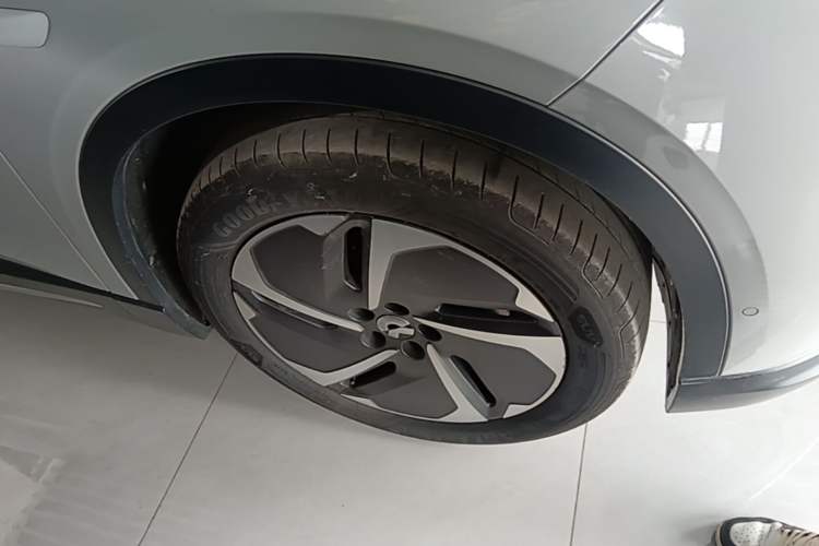Used Nio EC6 2024 75 kWh Right Rear Wheel Hub