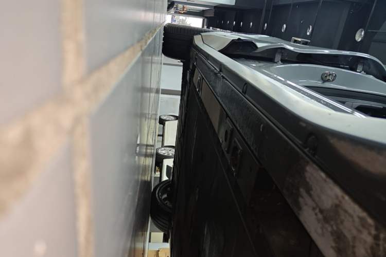 Used Nio EC6 2024 75 kWh Right Side Sill