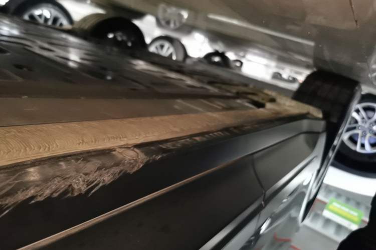 Used Nio EC6 2024 75 kWh Right Side Sill