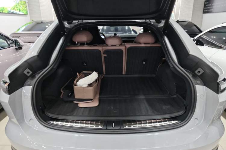 Used Nio EC6 2024 75 kWh Trunk