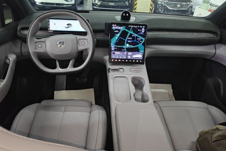 Used Nio EC6 2024 75 kWh Center Console